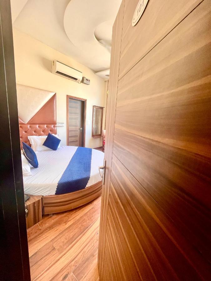 Hotel Woodcrest Zirakpur - Best Family Hotel By - A Unit Of Sidham Group Exterior foto